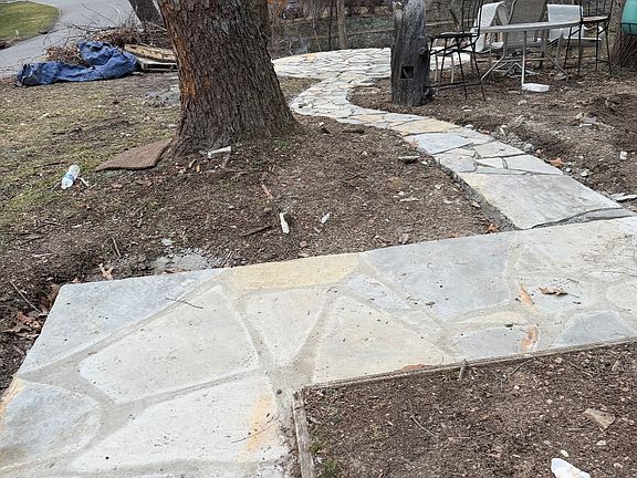 3rd image of 2 Maplewood Rd