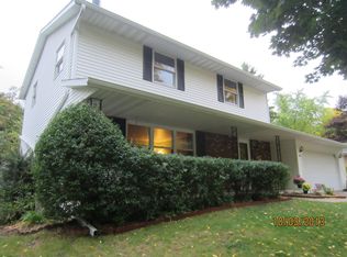 484 Menlo Park Rd, Green Bay, WI 54302