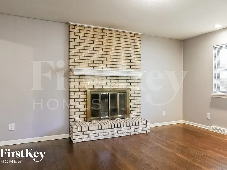 1004 SW 14th Ter — Photo 5