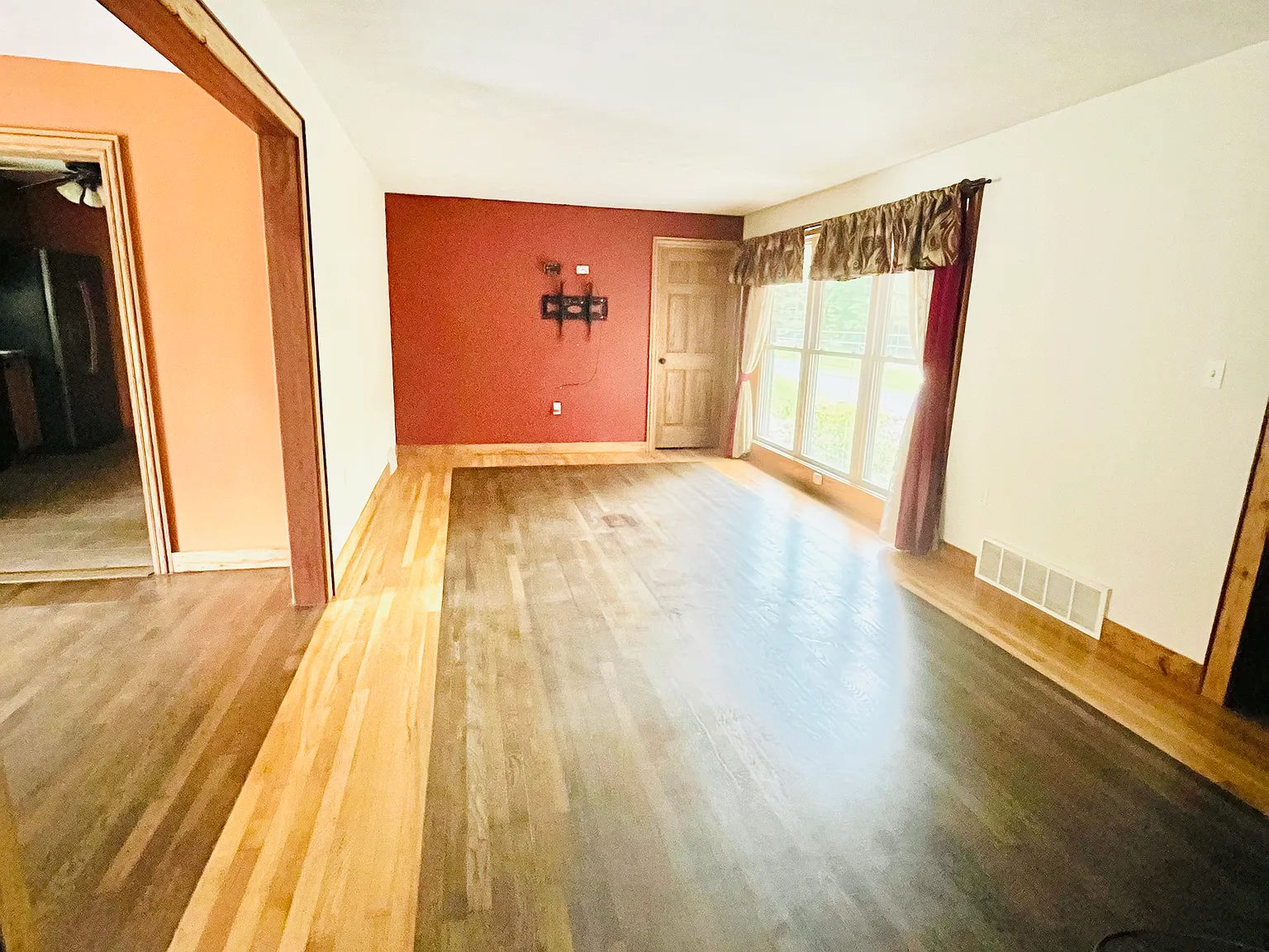 8189 Ravenna Rd — Photo 3