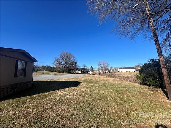3rd image of 85 Old Mountain Rd