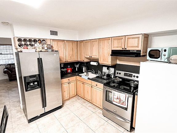 3rd image of 4740 NW Flagler Ter