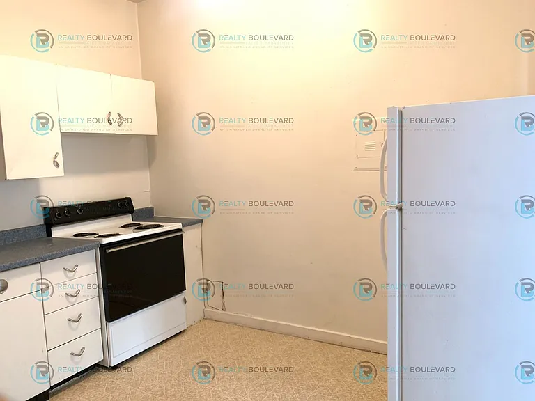 245 W Taylor St — Photo 9