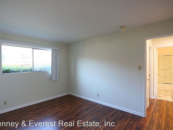3rd image of 1534 S Delaware St