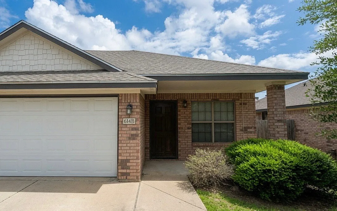 3 bed, 2.0 bath, 1315 sqft, $1,400 — Photo 1