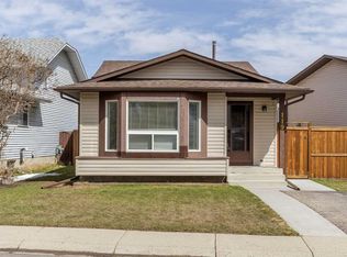 119 SW Bedfield Close NE, Calgary, AB T3K 3L1