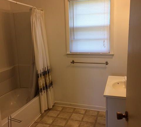 5th image of 1717 Nottingham Dr