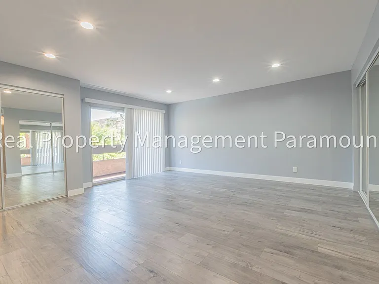 2700 Cahuenga Blvd E #1306 — Photo 22