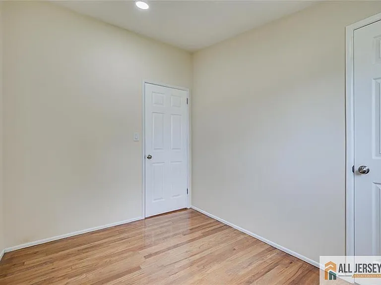 42 Hyde Ave — Photo 24
