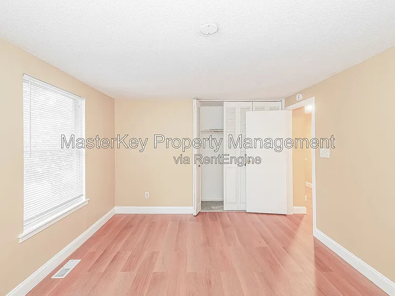 104 Castle Bay Ct — Photo 15