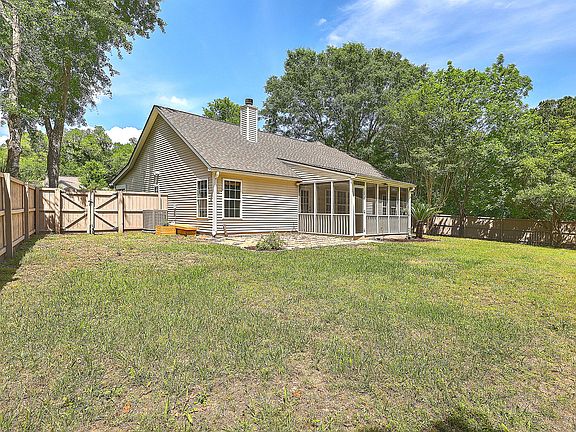3rd image of 552 Oak Park Dr