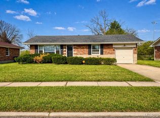 325 Royce Dr, Saint Louis, MO 63135