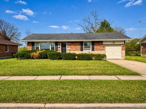 325 Royce Dr, Saint Louis, MO 63135