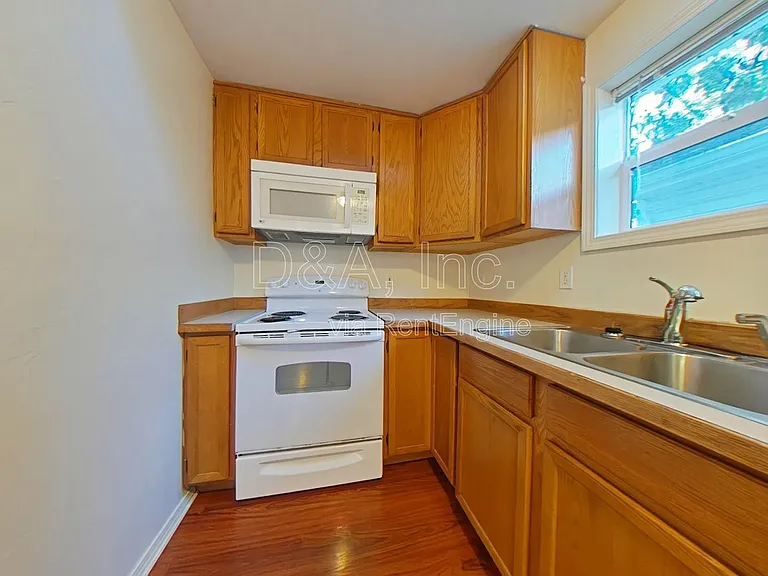 432 NW 15th St — Photo 3