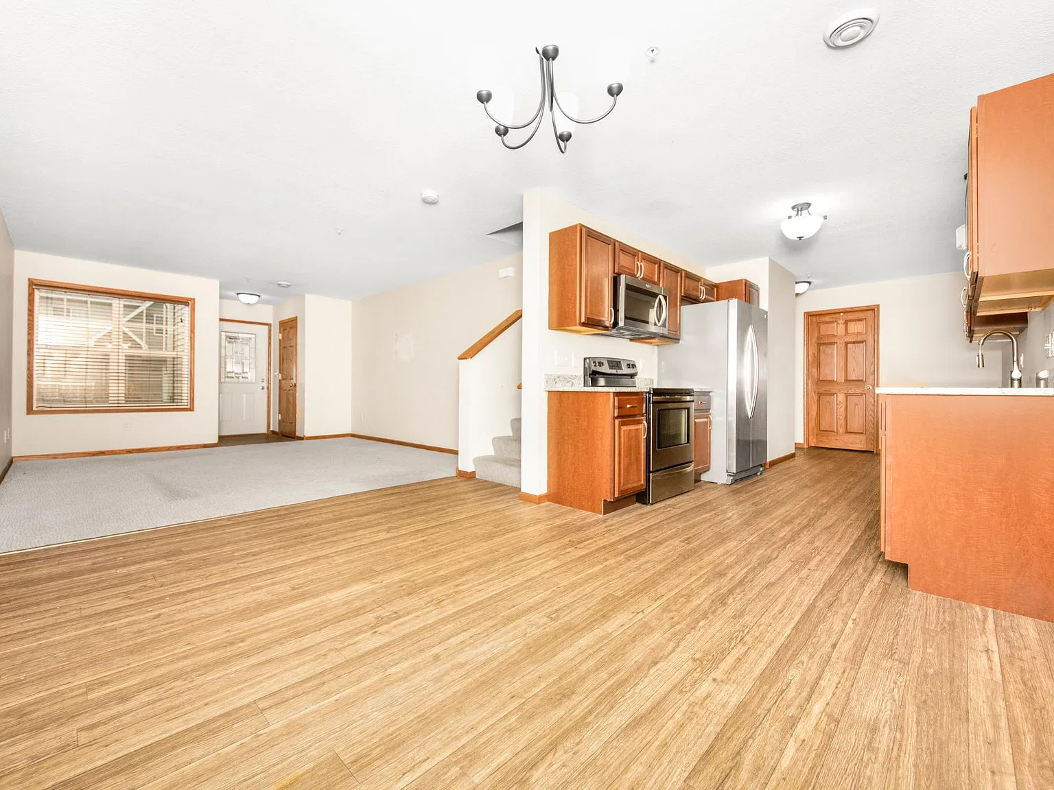 3 bed, 1710 sqft, $2,300 — Photo 4