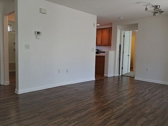 3rd image of 302 Dante Cir