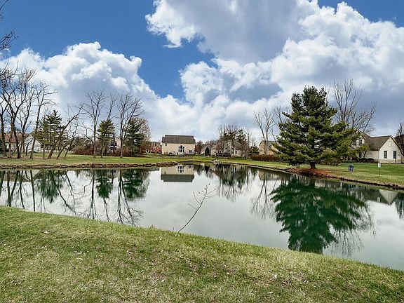 4th image of 2566 Aikin Cir S