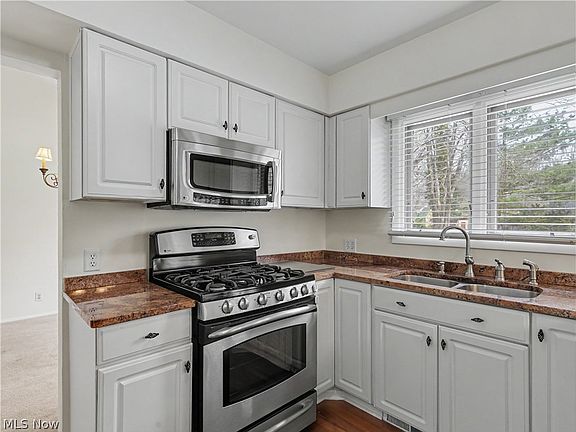 5th image of 7823 Oakhurst Cir