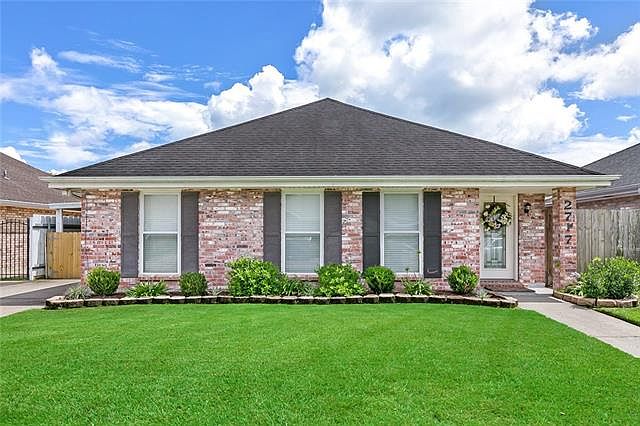 1st image of 2717 Woods Dr
