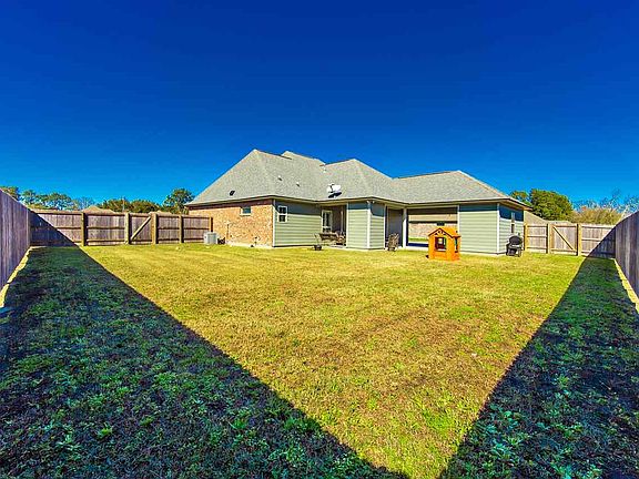 4th image of 146 Crescent Estate Dr