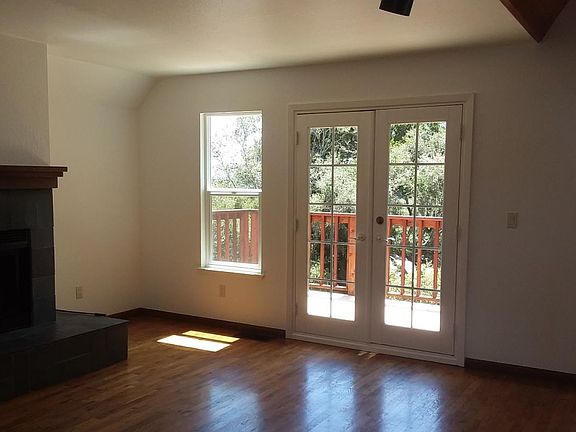 5th image of 105 Village Dr