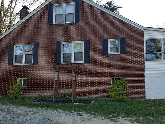 4th image of 2931 S Belmont St
