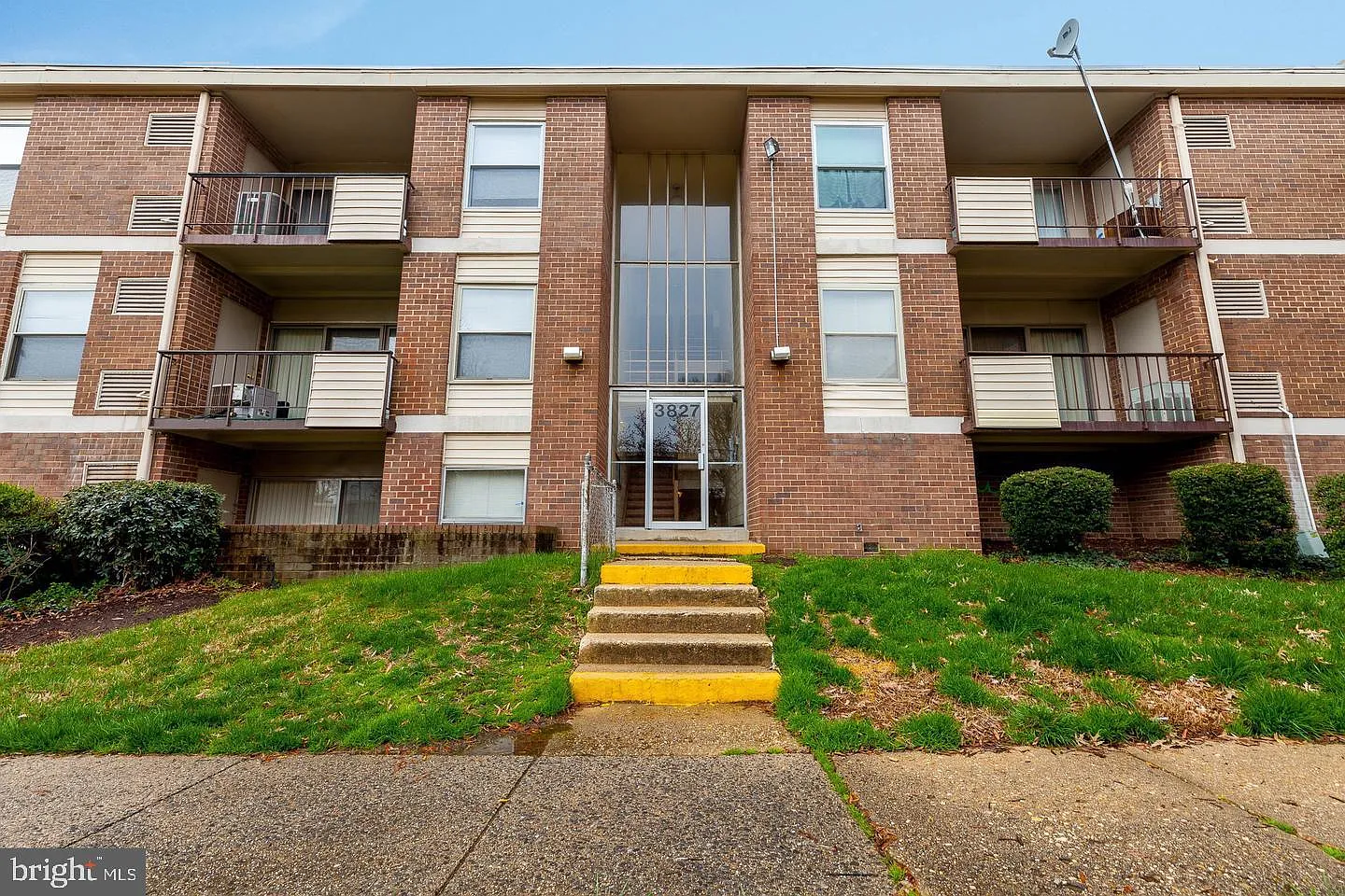 Marlow Towers Condominium — Photo 1