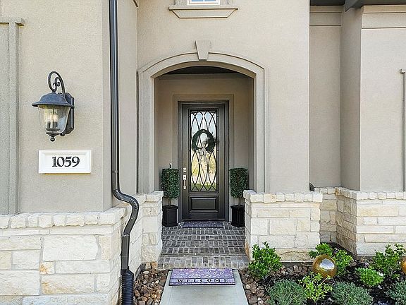 4th image of 1059 Lakemont Bend Ln