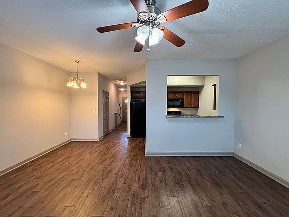 5th image of 110 Audley Ct #6
