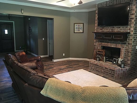 3rd image of 299 Riverwood Dr