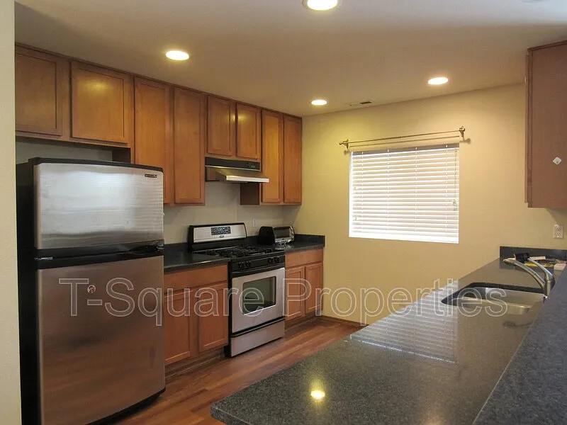 3 bed, 2.5 bath, 1901 sqft, $3,400 — Photo 4
