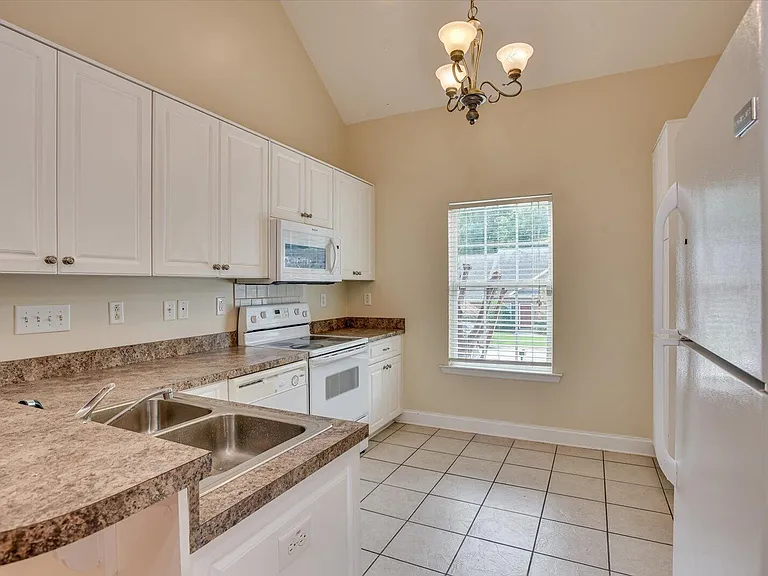 538 Midland Pass — Photo 10