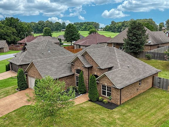 4th image of 225 Hartfield Dr