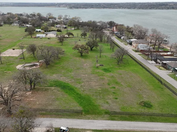 8 Arrow Point Dr, Weatherford, TX 76087
