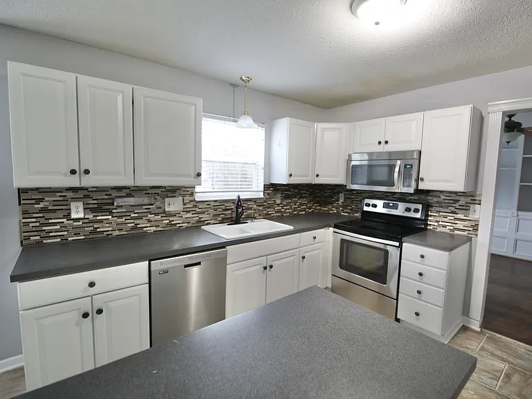 4400 Greensbury Dr — Photo 20