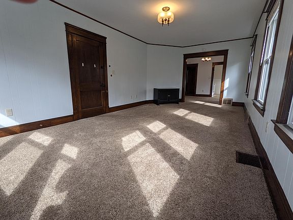 4th image of 2681 E 130th St