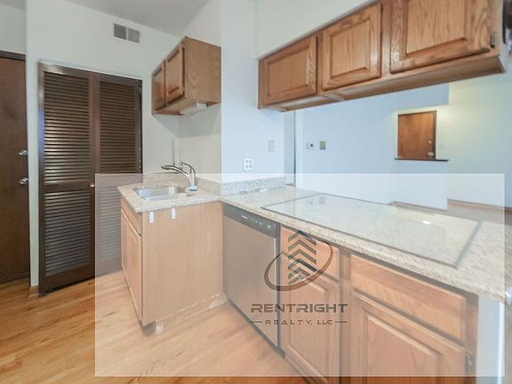 2nd image of 3710-14 N Sheffield Ave #3714-302