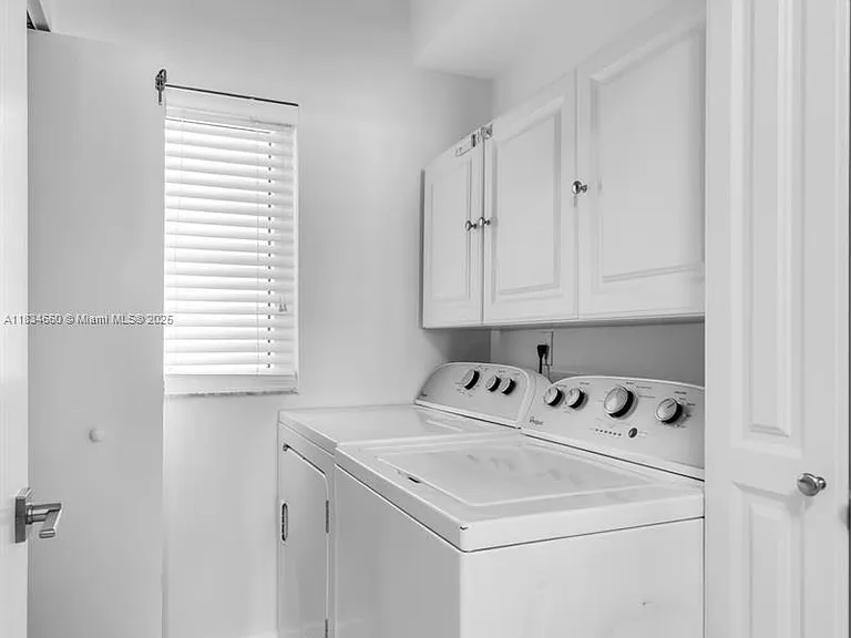 18100 N Bay Rd #709 — Photo 9