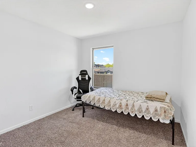 556 Spring Meadow Dr — Photo 9