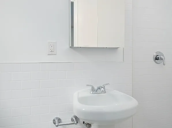 330 East 79th Street image 15 of 24