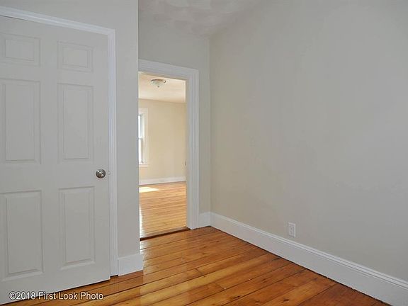 3rd image of 27 Herschel St #2