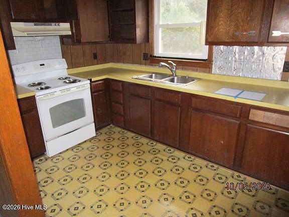 3rd image of 217 W Walker Street