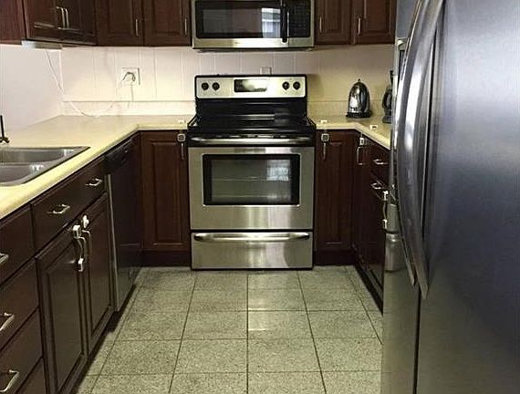 3rd image of 2905 Noyes Ave SE