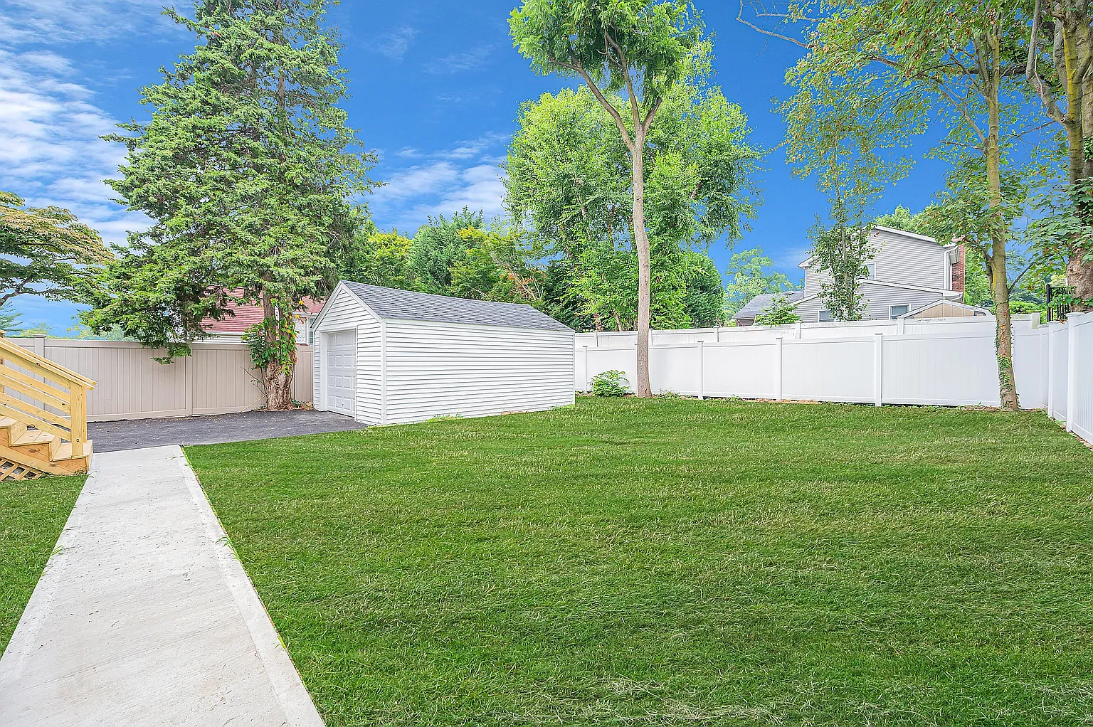 3 bed, 1774 sqft, $6,195 — Photo 4