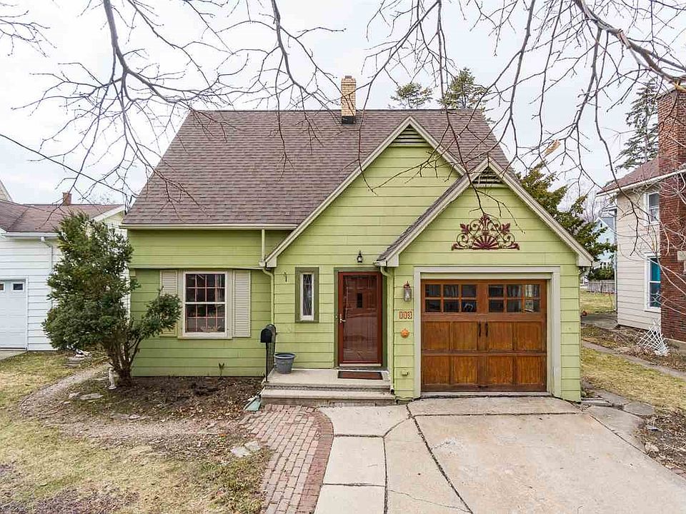 Adorable Cottage Beauty