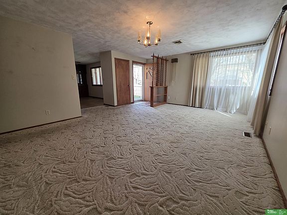 2nd image of 707 N Beaver Ave