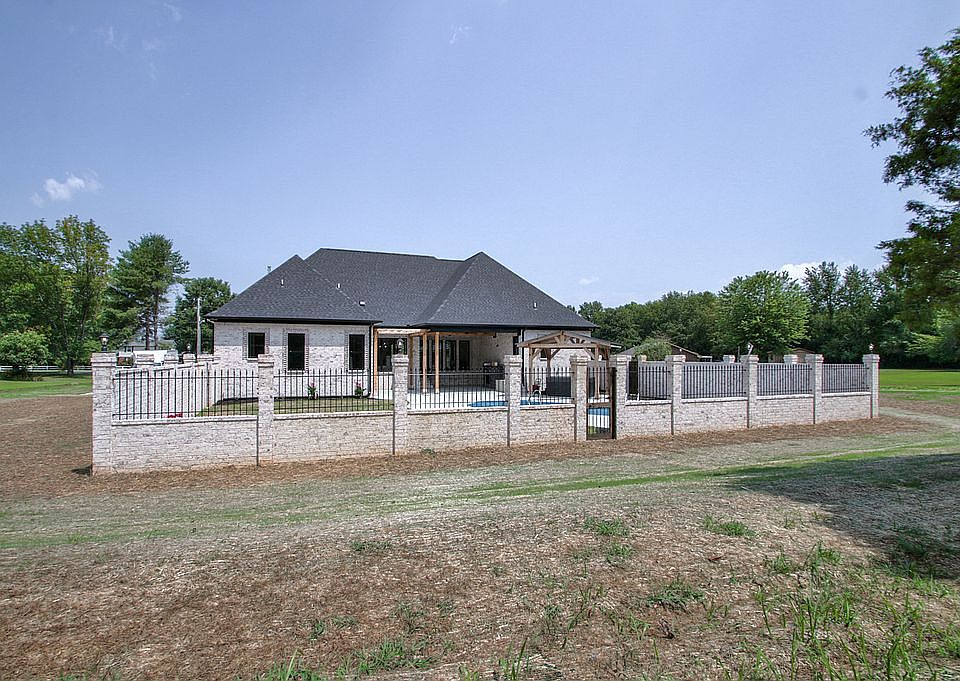 2nd image of 124 Eastside Ct