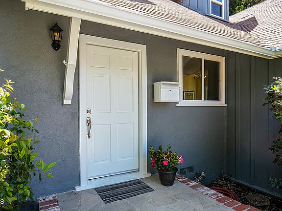 4th image of 22732 Kittridge St