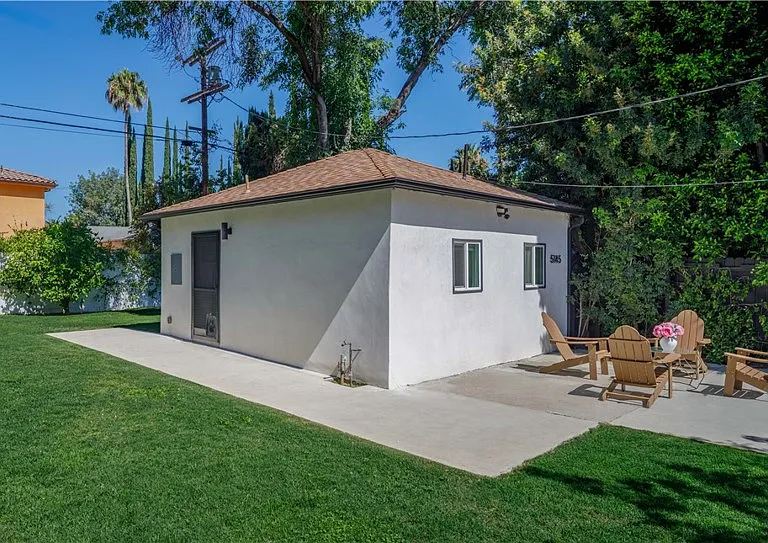 5143 Newcastle Ave — Photo 30
