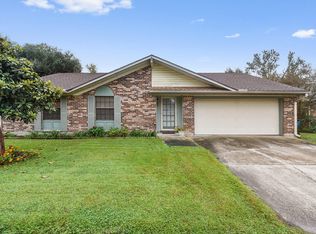 211 Village Ln, Lafayette, LA 70506